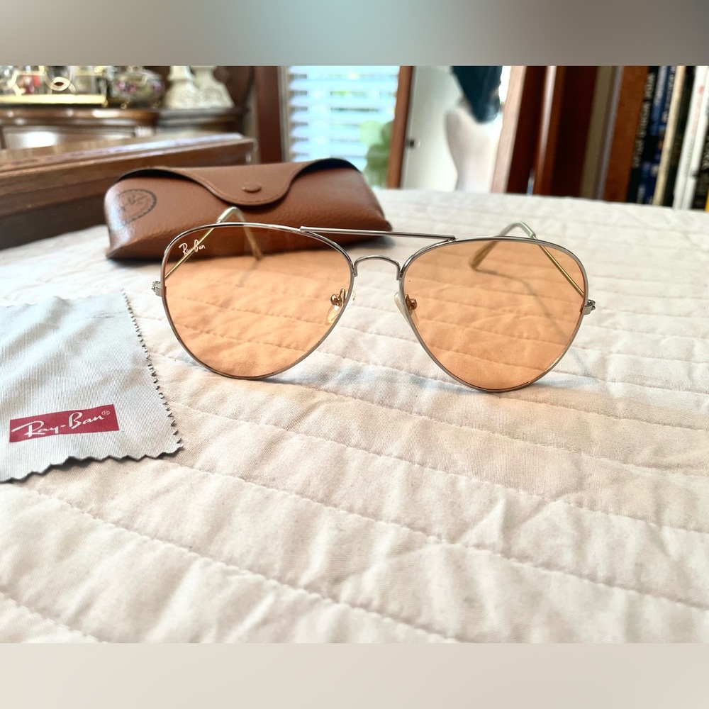 Ray Ban’s Gold Aviator Sunglasses